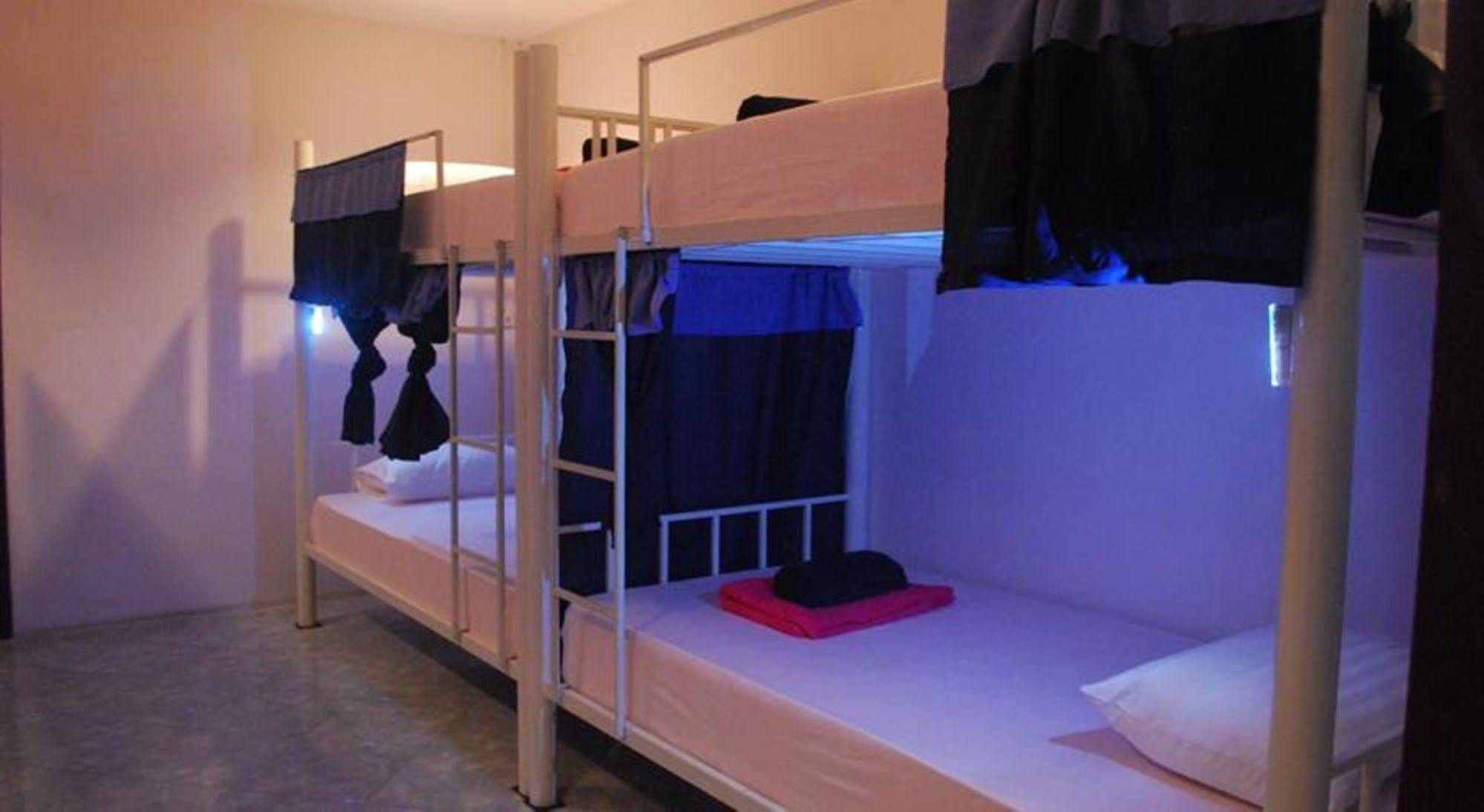 Baan Kai Hostel Baan Khai Zewnętrze zdjęcie
